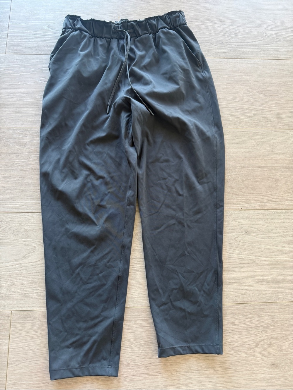Lululemon Keep Moving Pant 7/8 High-Rise
Graphite Grey size 10